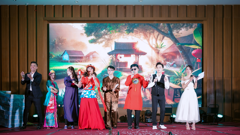 chủ đề tiệc cuối năm